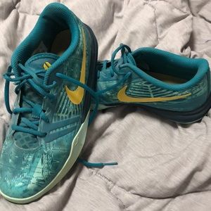 Nike Kobe Mentality Basketball Shoes